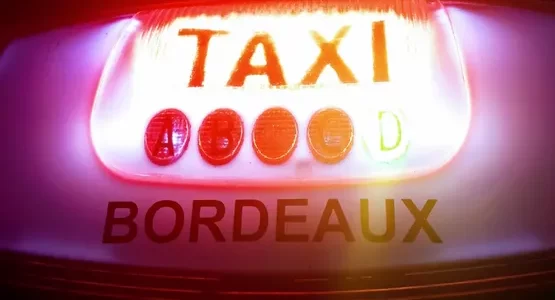 Bordeaux-taxi-officiel-lumineux