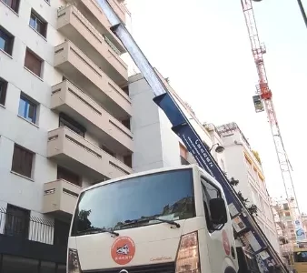 Camion-nacelle-monte-meubles-louer-pour-un-demenagement-en-Ile-de-France